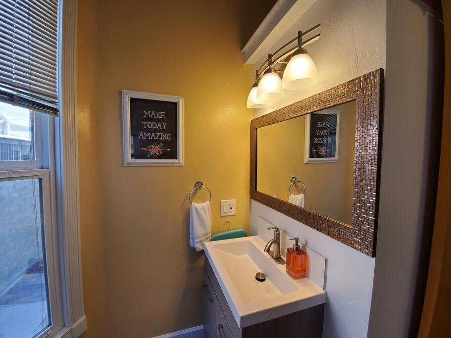 Centrally Located Studio And Cozy Place Perfect For Travelers And Couples! Located In San Diego Downtown! Perfect For Your Quick Getaway! Apartment Luaran gambar